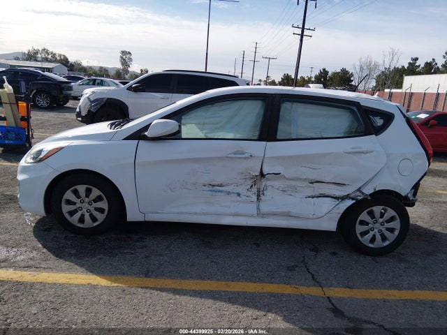 KMHCT5AE4HU343034 Hyundai ACCENT SE