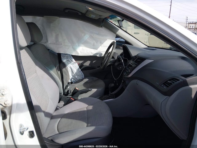 KMHCT5AE4HU343034 Hyundai ACCENT SE