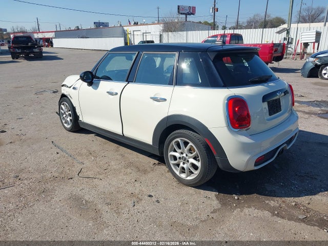 2015 MINI HARDTOP WMWXU3C50F2B58783 Photo 2