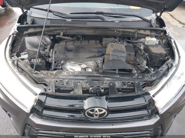 5TDZARFH1JS035828 Toyota Highlander Le
