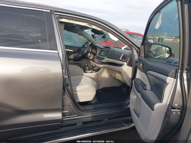 5TDZARFH1JS035828 Toyota Highlander Le