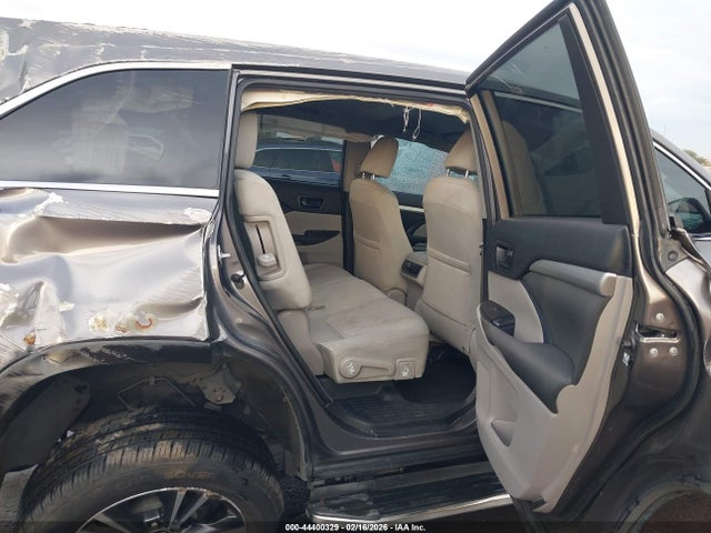 5TDZARFH1JS035828 Toyota Highlander Le