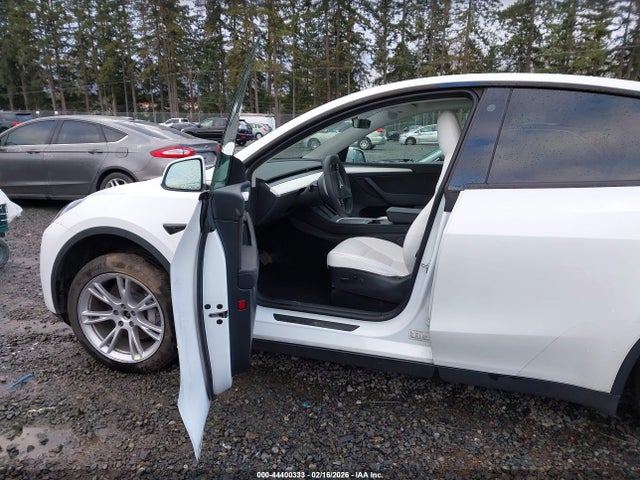 2023 TESLA MODEL Y 7SAYGDEE7PF621938 Photo 4
