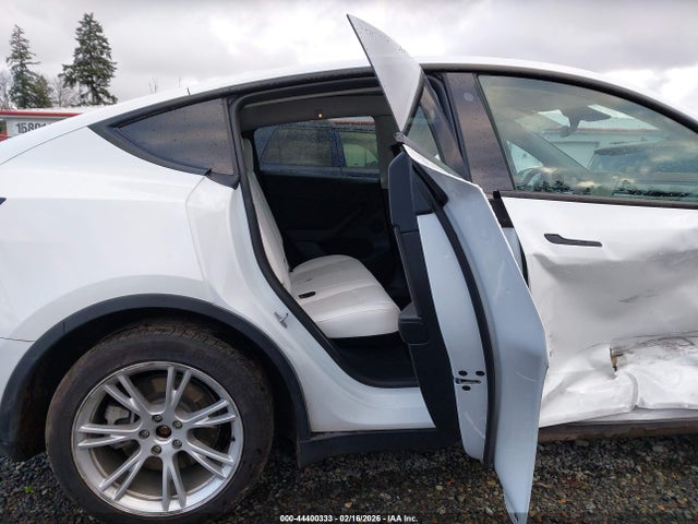 2023 TESLA MODEL Y 7SAYGDEE7PF621938 Photo 7