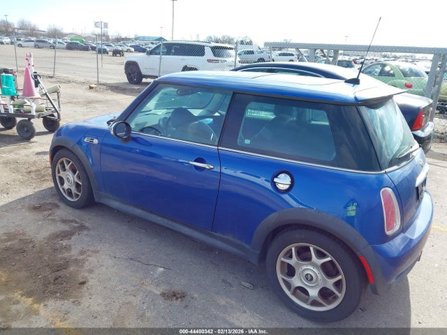 2005 MINI COOPER S WMWRE33525TD99498 Photo 2