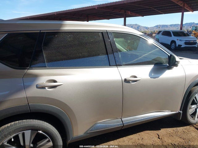 JN8BT3DC8NW121129 Nissan Rogue Platinum Fwd