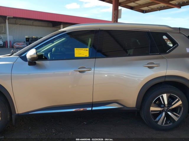 JN8BT3DC8NW121129 Nissan Rogue Platinum Fwd