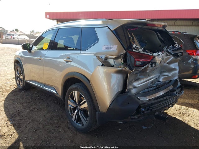 JN8BT3DC8NW121129 Nissan Rogue Platinum Fwd