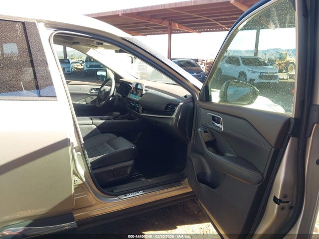 JN8BT3DC8NW121129 Nissan Rogue Platinum Fwd