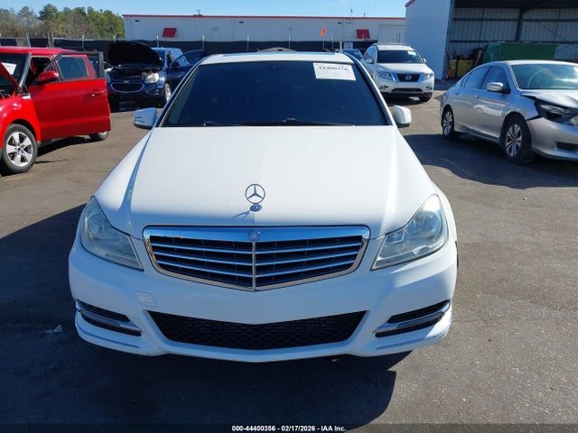 Продажа на аукционе авто 2013 Mercedes-benz C 250 Luxury, vin: WDDGF4HB7DR300815, номер лота: 44400356