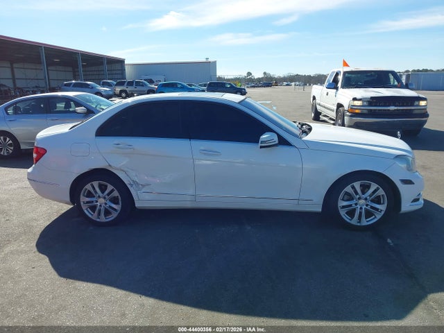 Продажа на аукционе авто 2013 Mercedes-benz C 250 Luxury, vin: WDDGF4HB7DR300815, номер лота: 44400356