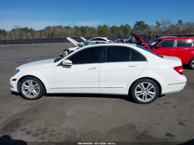 Продажа на аукционе авто 2013 Mercedes-benz C 250 Luxury, vin: WDDGF4HB7DR300815, номер лота: 44400356