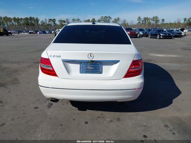 Продажа на аукционе авто 2013 Mercedes-benz C 250 Luxury, vin: WDDGF4HB7DR300815, номер лота: 44400356