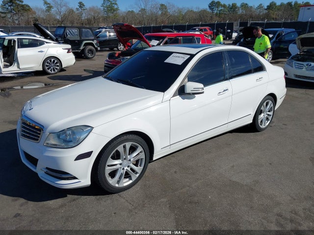 Продажа на аукционе авто 2013 Mercedes-benz C 250 Luxury, vin: WDDGF4HB7DR300815, номер лота: 44400356