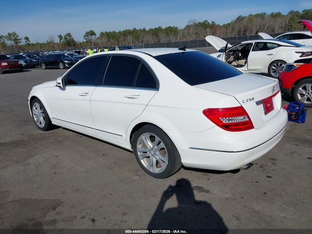 Продажа на аукционе авто 2013 Mercedes-benz C 250 Luxury, vin: WDDGF4HB7DR300815, номер лота: 44400356
