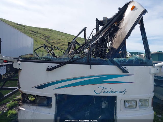 44400367 :رقم المزاد ، 4UZ6XJCA5YCG74802 vin ، 2000 Freightliner Tradewinds X Line Motor Home مزاد بيع