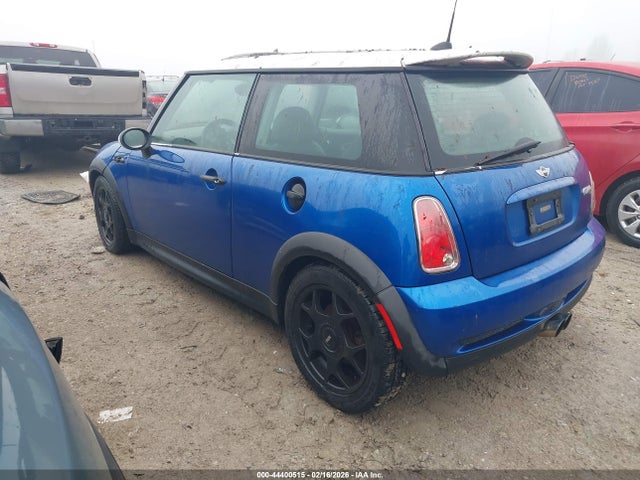 2006 MINI COOPER S WMWRE33546TJ34127 Photo 2