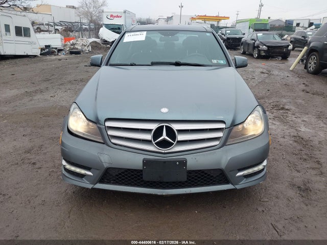 Продаж на аукціоні авто 2012 Mercedes-benz C 300 Sport 4matic, vin: WDDGF8BB9CF913941, номер лоту: 44400616