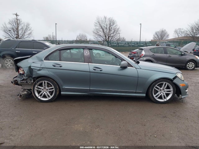 Продаж на аукціоні авто 2012 Mercedes-benz C 300 Sport 4matic, vin: WDDGF8BB9CF913941, номер лоту: 44400616