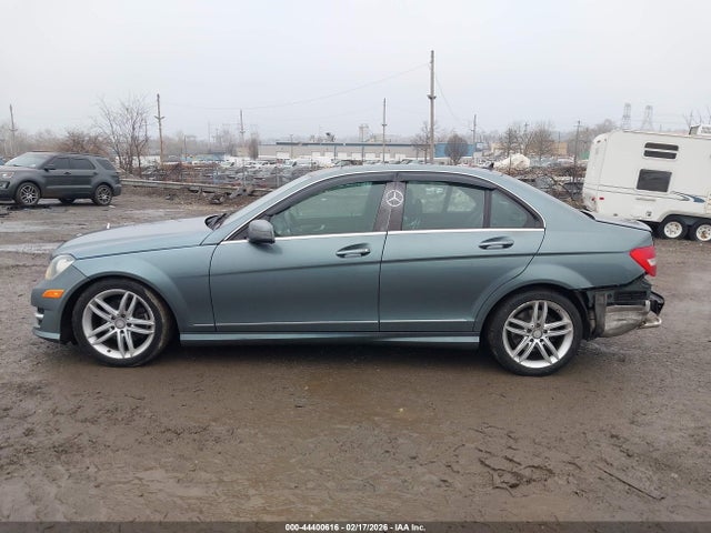 Продаж на аукціоні авто 2012 Mercedes-benz C 300 Sport 4matic, vin: WDDGF8BB9CF913941, номер лоту: 44400616