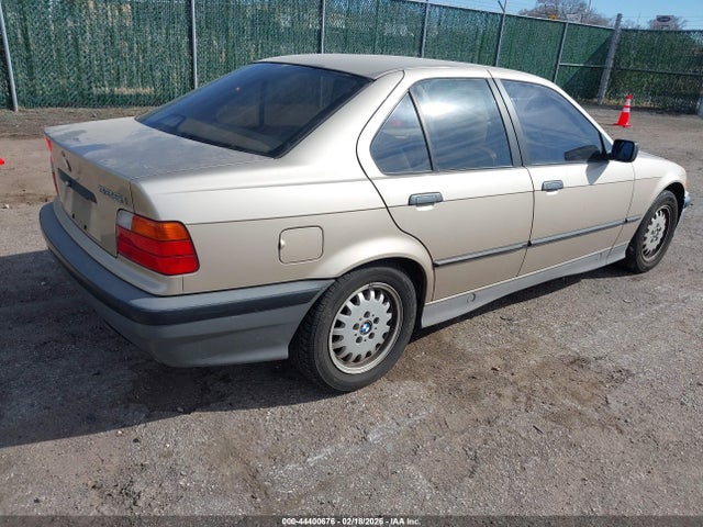 1992 BMW 325 WBACB3319NFE06389 Photo 3
