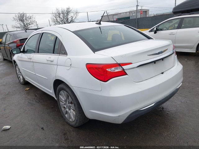 Chrysler 200 LX 2014 1C3CCBAB6EN238028 Image 3