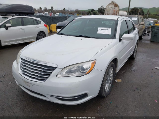 Chrysler 200 LX 2014 1C3CCBAB6EN238028 Image 6