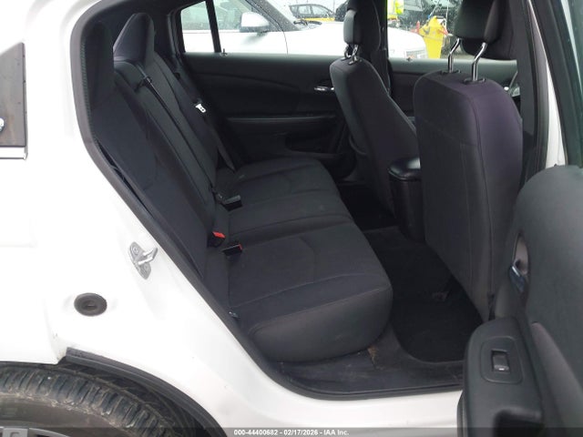 Chrysler 200 LX 2014 1C3CCBAB6EN238028 Image 8