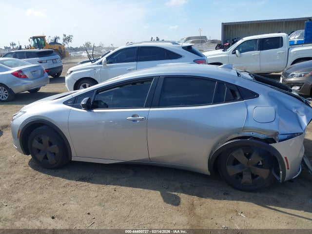 JTDACAAU1R3046371 Toyota Prius Le