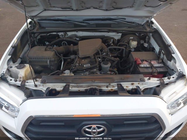 5TFAX5GN8HX090581 Toyota Tacoma Sr5