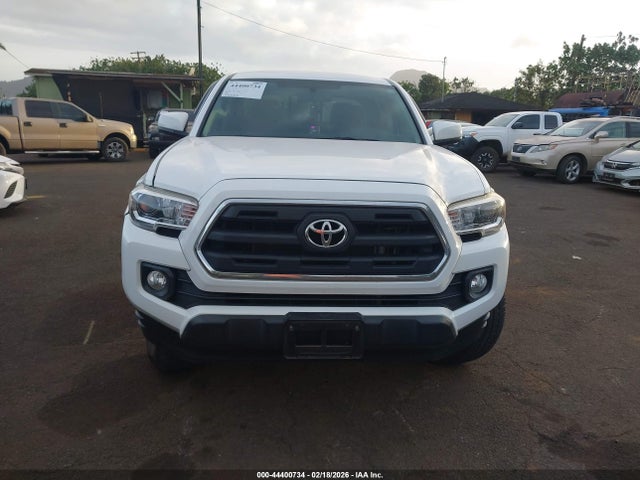 5TFAX5GN8HX090581 Toyota Tacoma Sr5