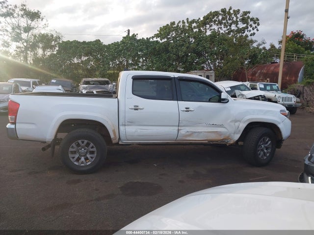 5TFAX5GN8HX090581 Toyota Tacoma Sr5