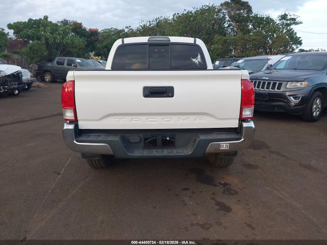 5TFAX5GN8HX090581 Toyota Tacoma Sr5