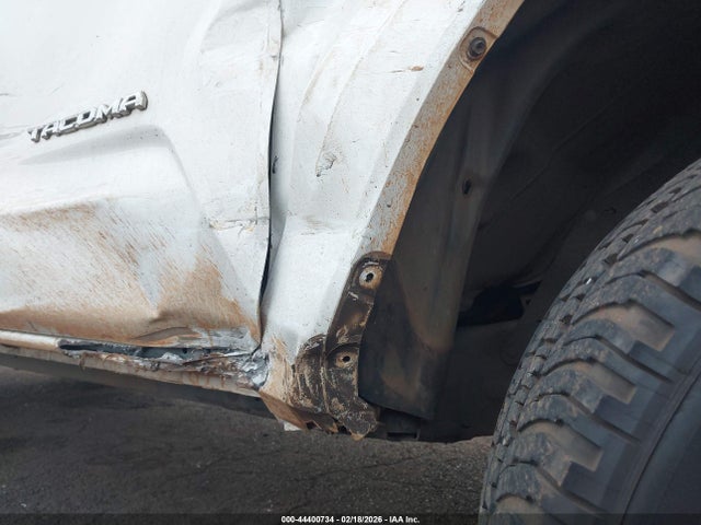 5TFAX5GN8HX090581 Toyota Tacoma Sr5