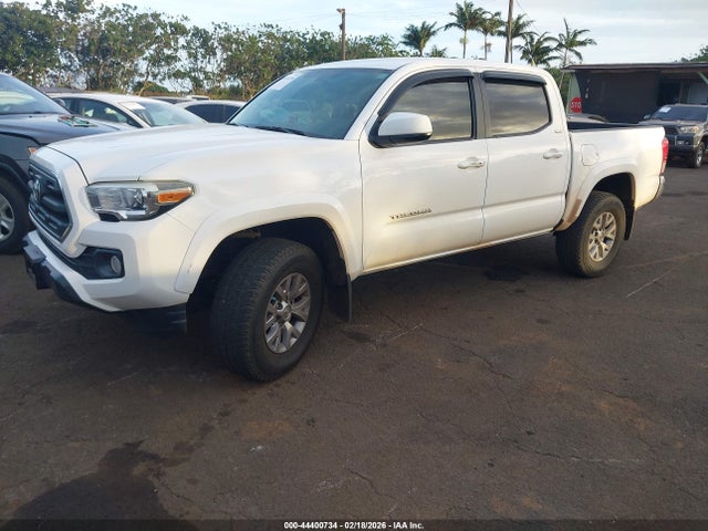 5TFAX5GN8HX090581 Toyota Tacoma Sr5