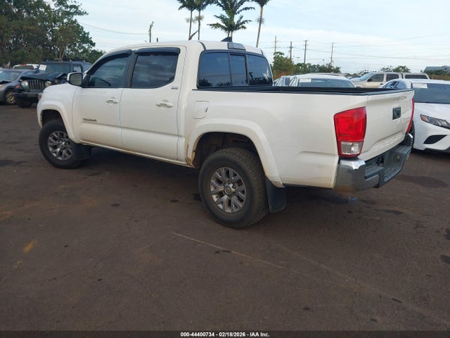 5TFAX5GN8HX090581 Toyota Tacoma Sr5