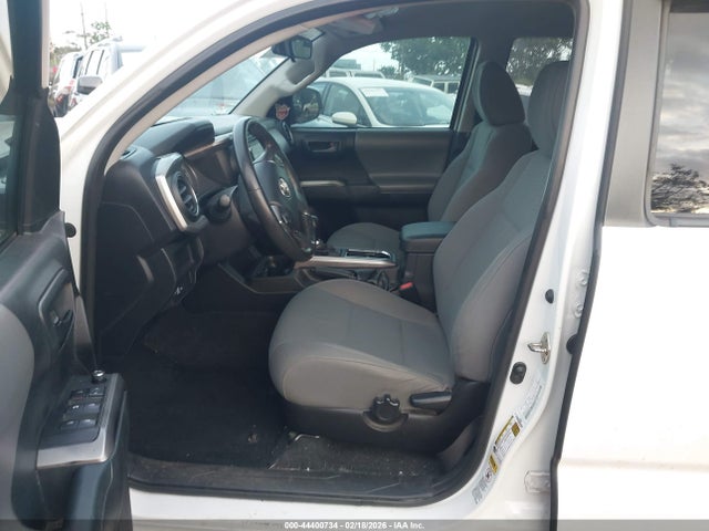 5TFAX5GN8HX090581 Toyota Tacoma Sr5
