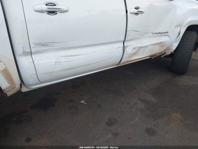5TFAX5GN8HX090581 Toyota Tacoma Sr5