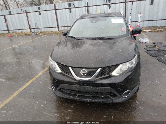 JN1BJ1CR1HW108788 Nissan Rogue Sport Sl