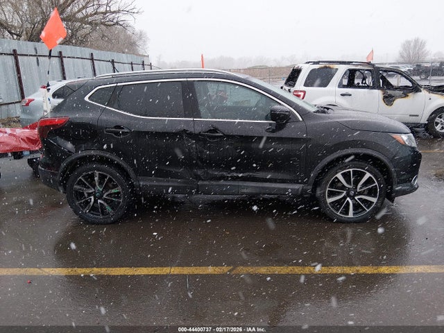 JN1BJ1CR1HW108788 Nissan Rogue Sport Sl