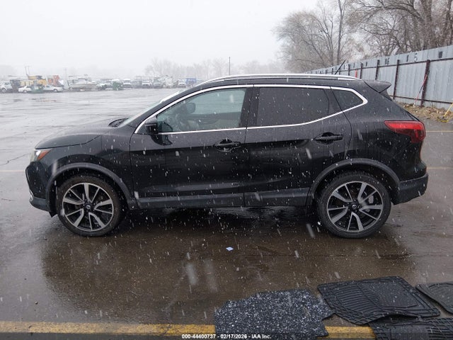 JN1BJ1CR1HW108788 Nissan Rogue Sport Sl
