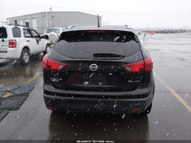 JN1BJ1CR1HW108788 Nissan Rogue Sport Sl