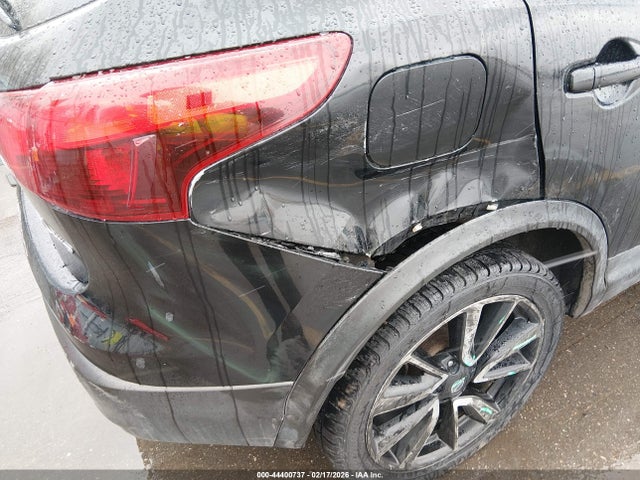 JN1BJ1CR1HW108788 Nissan Rogue Sport Sl