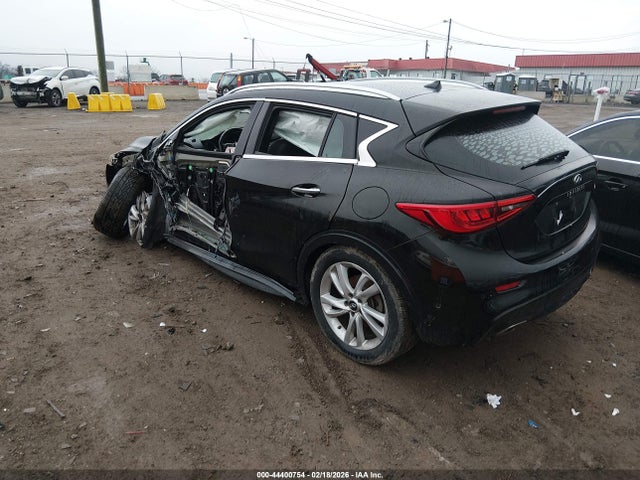 44400754 :رقم المزاد ، SJKCH5CP9HA034887 vin ، 2017 Infiniti Qx30 Premium مزاد بيع