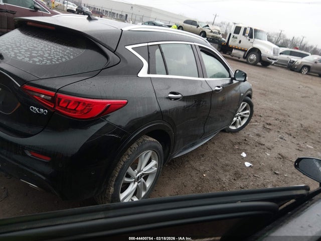 44400754 :رقم المزاد ، SJKCH5CP9HA034887 vin ، 2017 Infiniti Qx30 Premium مزاد بيع