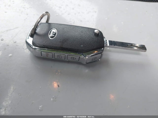 3KPF24AD7ME268134 KIA Forte Lxs