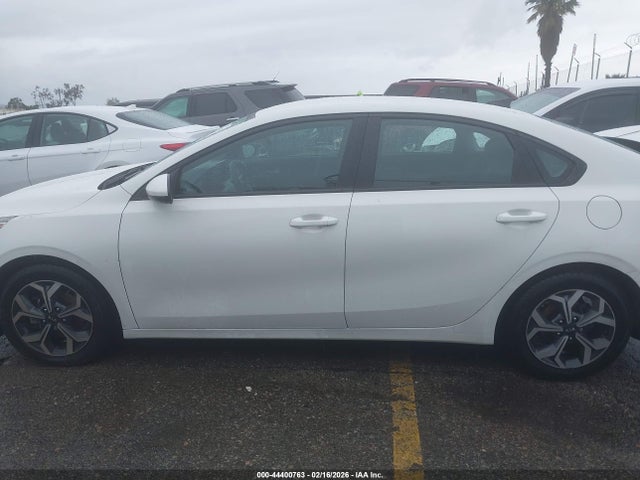 3KPF24AD7ME268134 KIA Forte Lxs