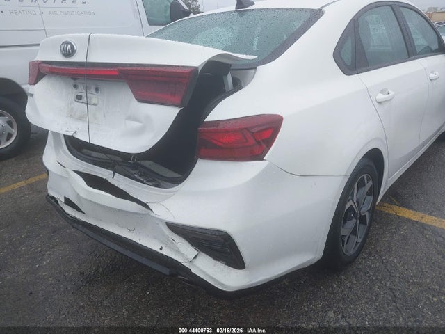 3KPF24AD7ME268134 KIA Forte Lxs