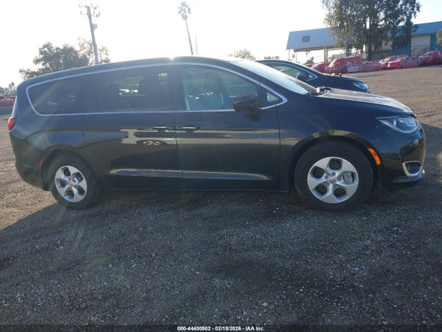 2C4RC1H74JR332973 Chrysler Pacifica Hybrid Touring Plus