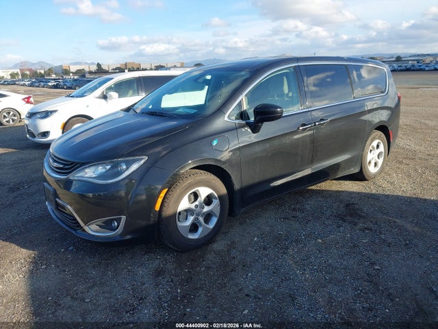 2018 CHRYSLER PACIFICA HYBRID 2C4RC1H74JR332973 Photo 1